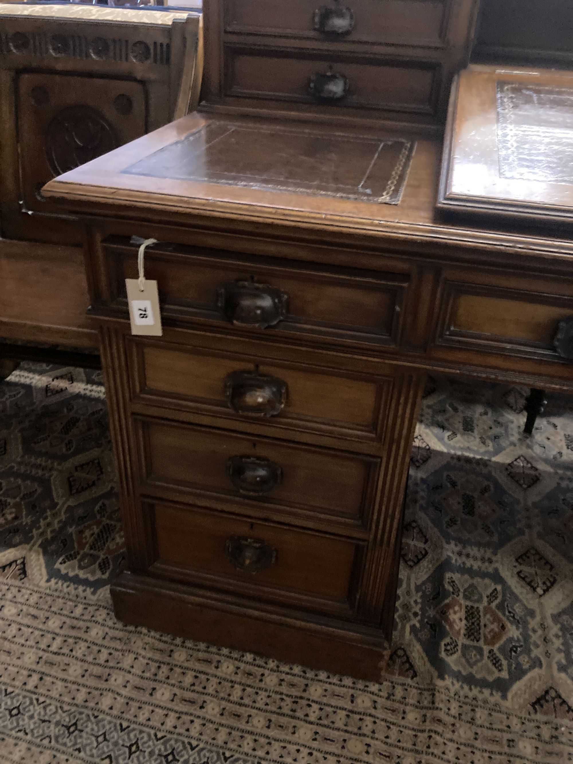 A Victorian mahogany pedestal desk, width 152cm depth 76cm height 102cm